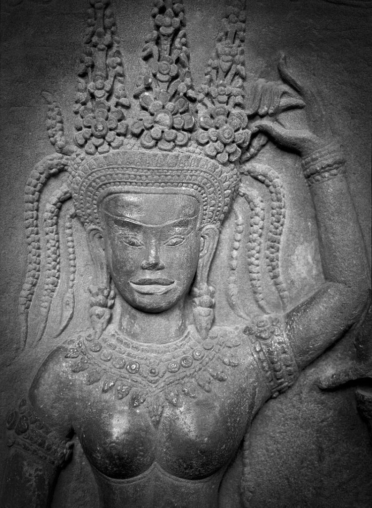 devata wall sculpture of angkor wat